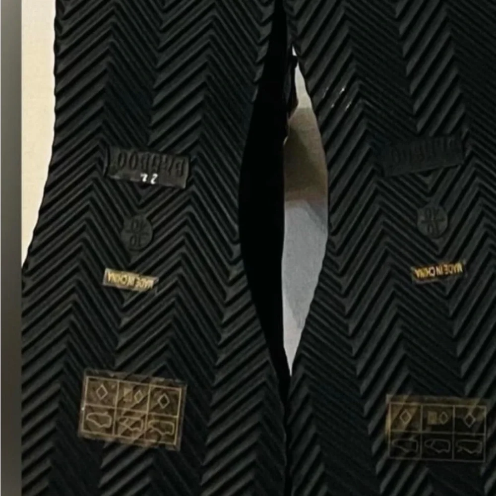 Elegant Black Bamboo Ankle Boots with Gold Chain extra cute and edgy - Picture 2 of 3